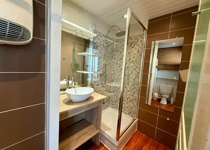 Appartement Au Bord De La Avec Parking à - Fr-1-652-55 *